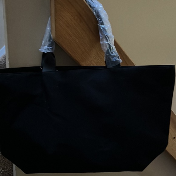 NWT Victorias Secret Glitter Tote with matching travel pouch $80 - Picture 4 of 10